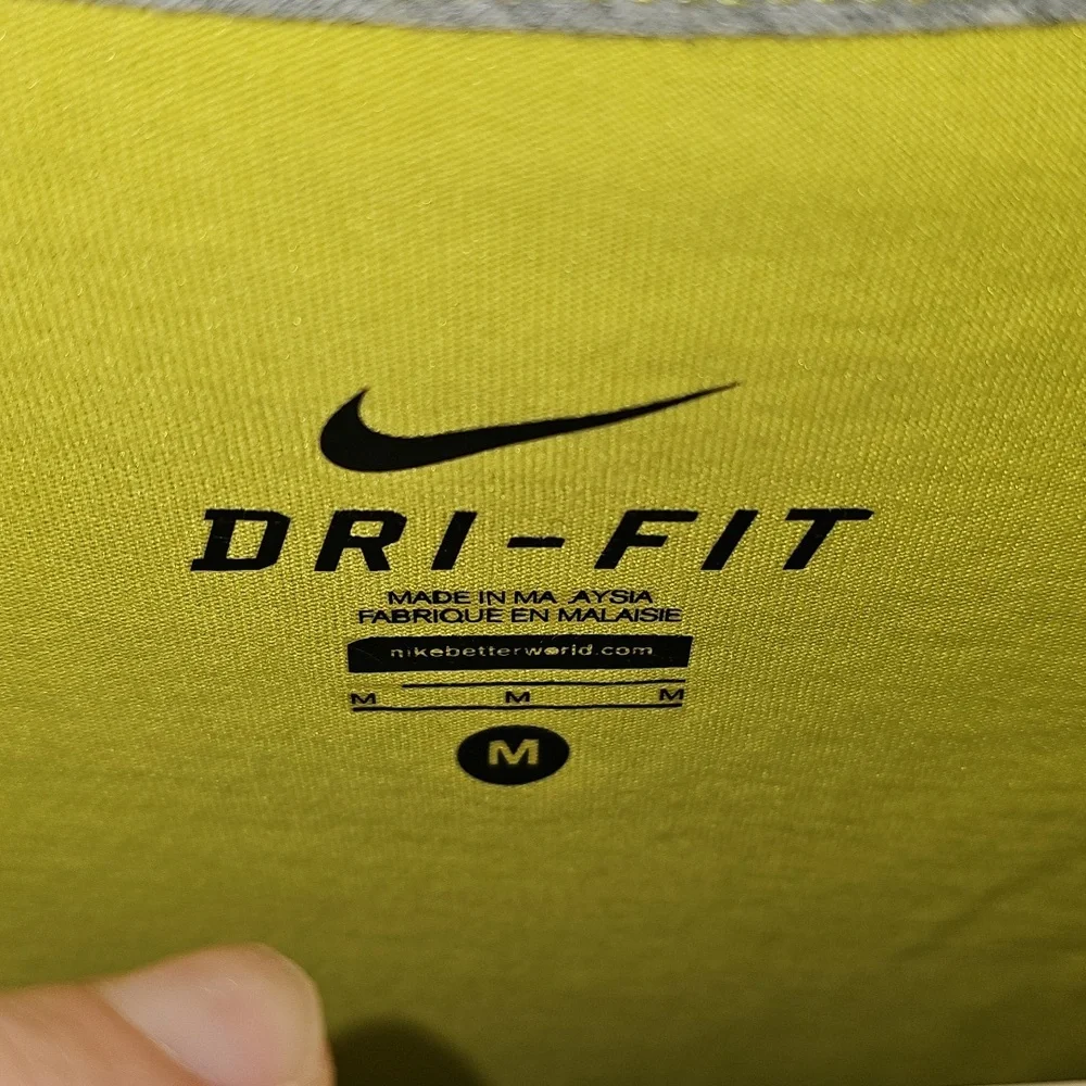 Nike Womens Pre Owned Tshirt! Medium. Yellow And Gray